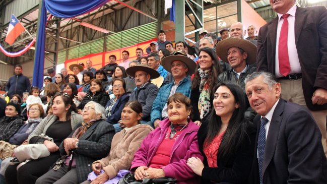 Rauco: Agricultores reciben apoyo económico para forraje tras crudo invierno