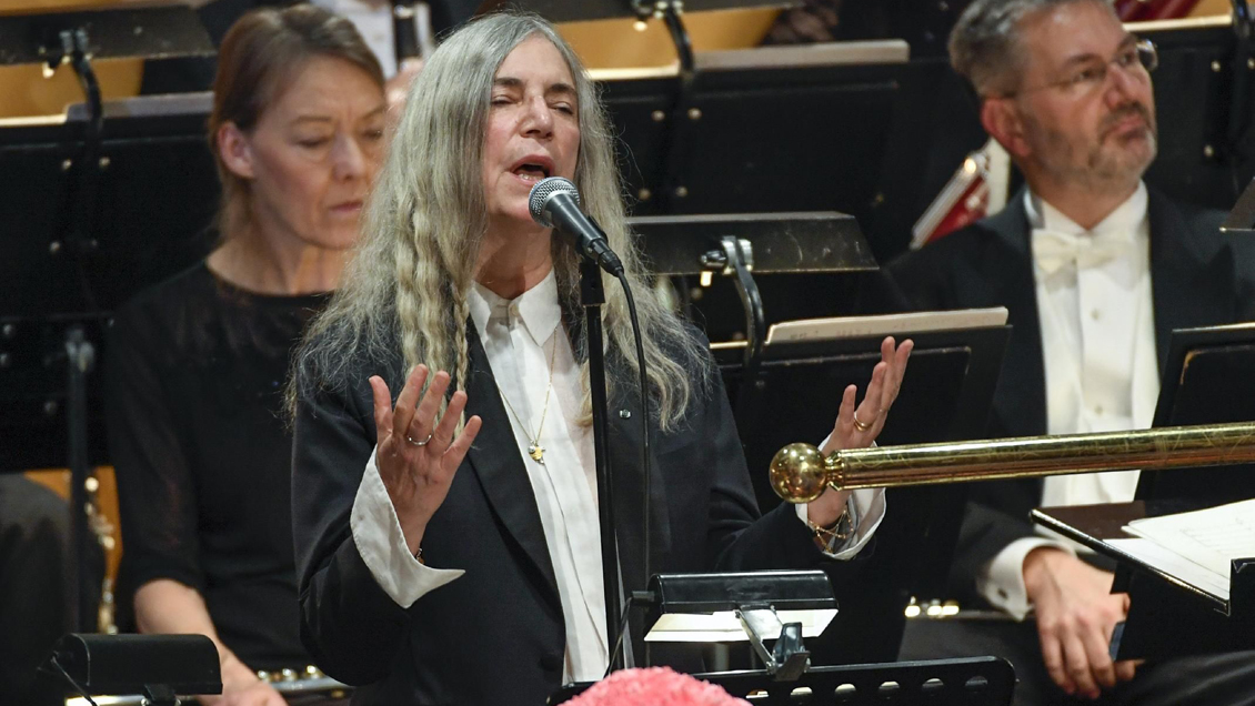 Patti Smith califica de terrible política de Trump hacia infancia migrante