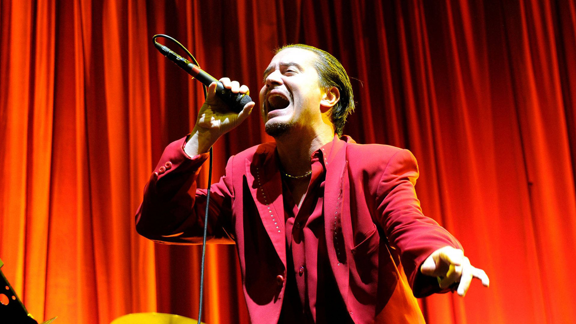 Mike Patton canceló concierto de Mondo Cane en Chile debido a problemas de salud