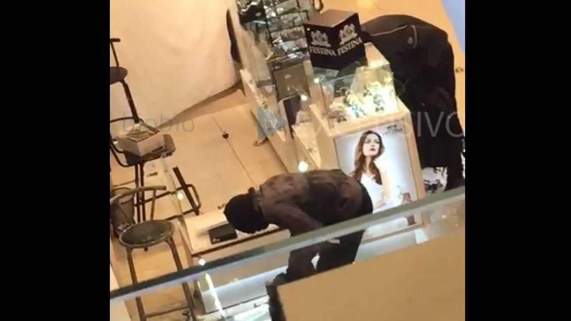 Desconocidos robaron relojes de una tienda en Providencia