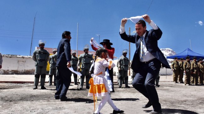 Arica y Parinacota: Con el himno nacional en aymara pueblo de Caquena inició celebraciones del 