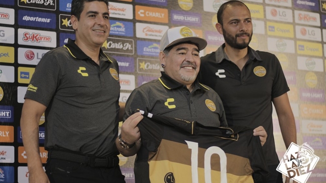 Maradona fue presentado en Dorados: Asumo esta responsabilidad como si fuera un nuevo hijo
