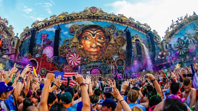 Mujeres tomaron demasiada agua y murieron en festival electrónico