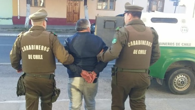 Detienen a sujeto acusado de realizar ataque con cuchillo mientras bebía alcohol