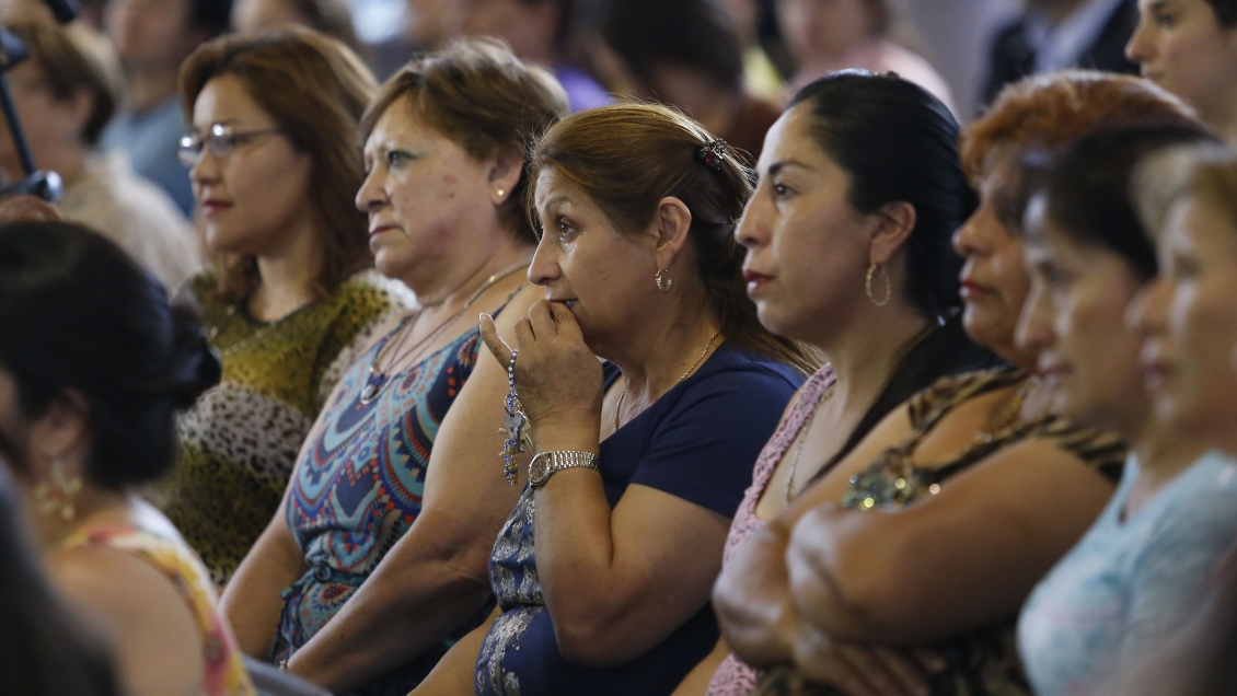 Chilenas universitarias tienen la mayor brecha salarial con los hombres en la OCDE