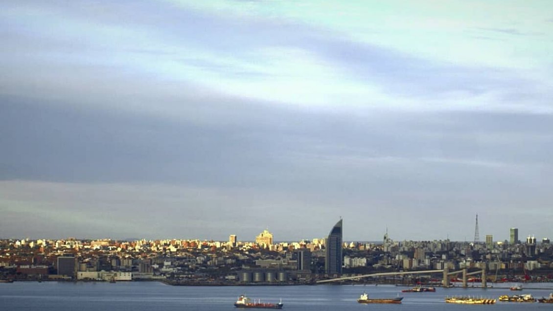 Uruguay le hace un guiño a turistas argentinos: Repuso devolución de 22% de IVA