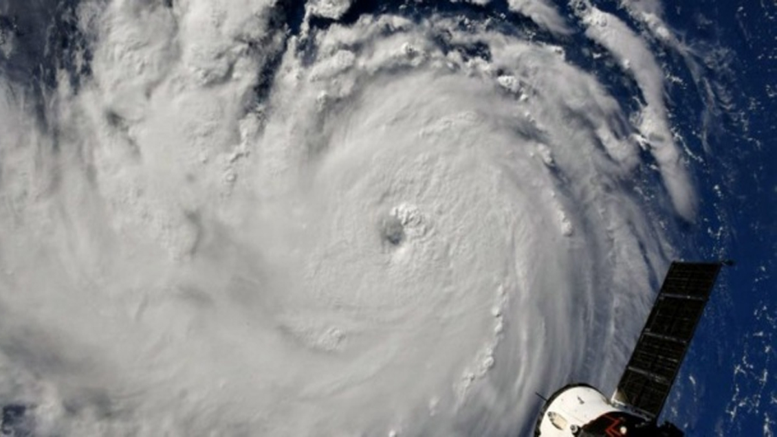 A mil kilómetros de EEUU, Huracán Florence sigue en categoría 4