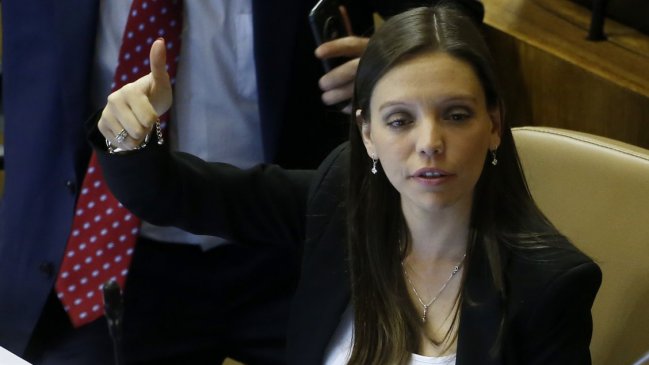 A Renovación Nacional no le complica el pinochetismo de Camila Flores