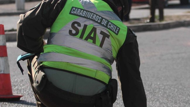 Carabinero fue arrastrado por conductor que se opuso a control