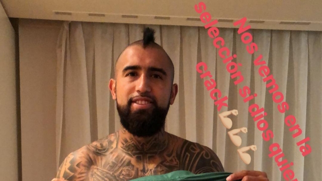 El gesto del portero Gabriel Arias con Arturo Vidal
