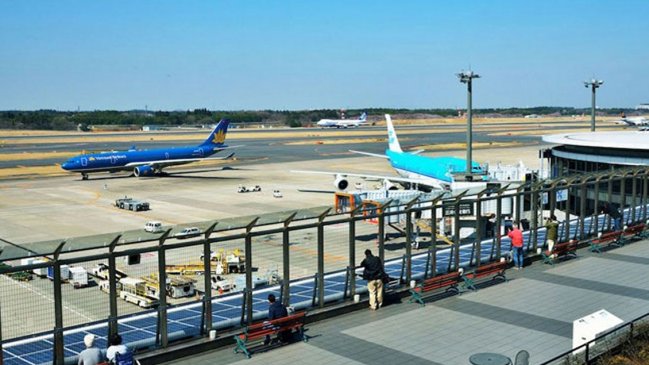 Japón: Aeropuerto de Narita cerró una pista tras hallar una bomba enterrada
