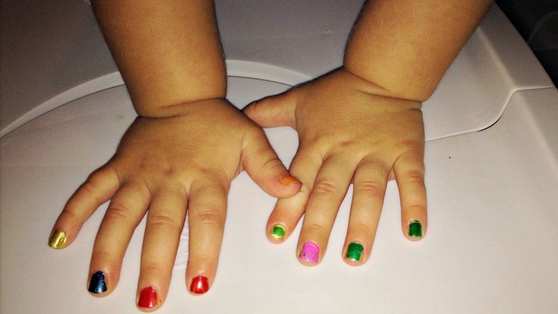 Padres funaron a jardín infantil porque su hijo llegó con las uñas pintadas