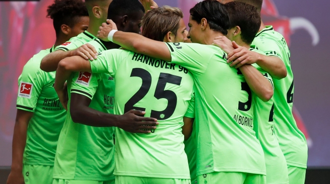 Miiko Albornoz anotó un golazo en derrota de Hannover en la Bundesliga