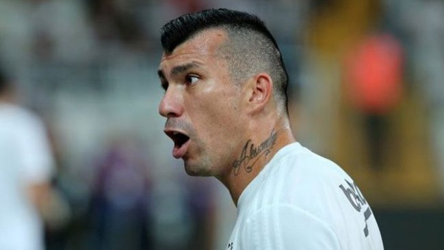 Gary Medel fue castigado con su primera expulsión en Turquía en victoria de Besiktas
