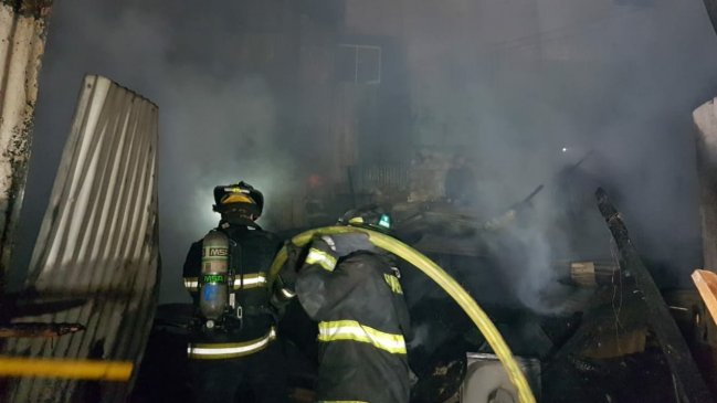 Incendio dejó 30 damnificados y dos lesionados en Antofagasta