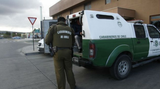 Punta Arenas: Conductor embistió a carabinero tras negarse a control policial