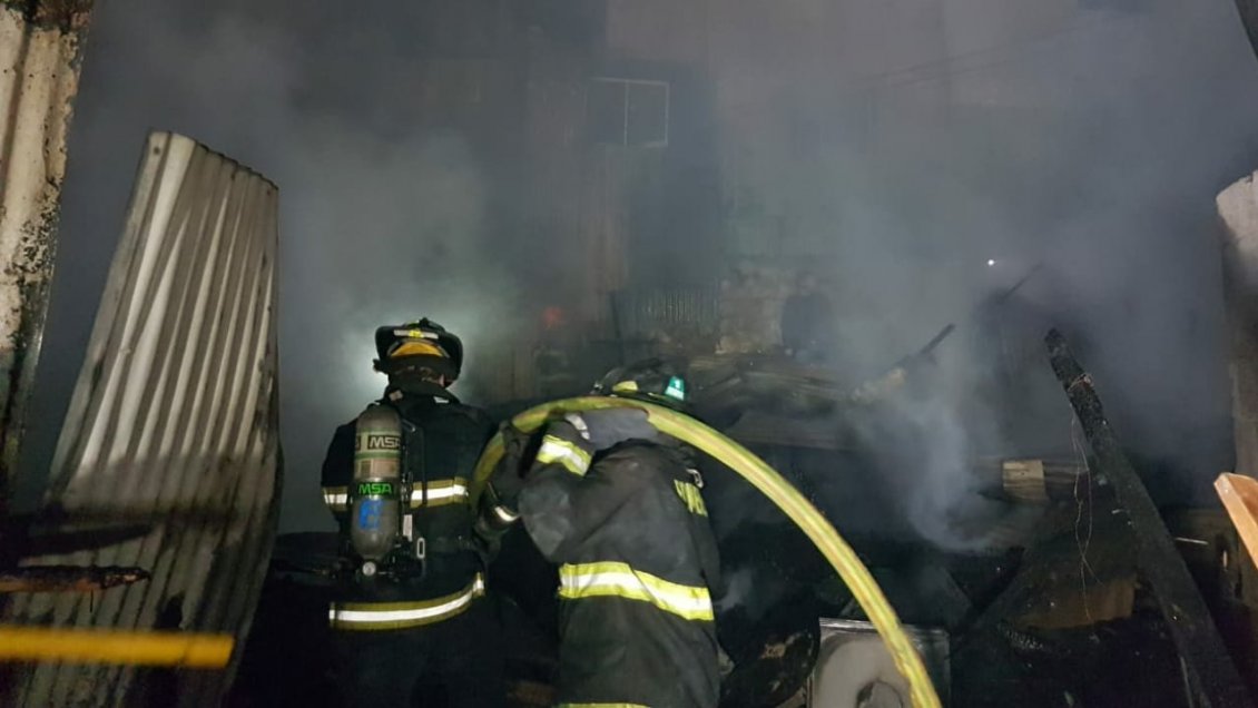 Incendio dejó 30 damnificados y dos lesionados en Antofagasta