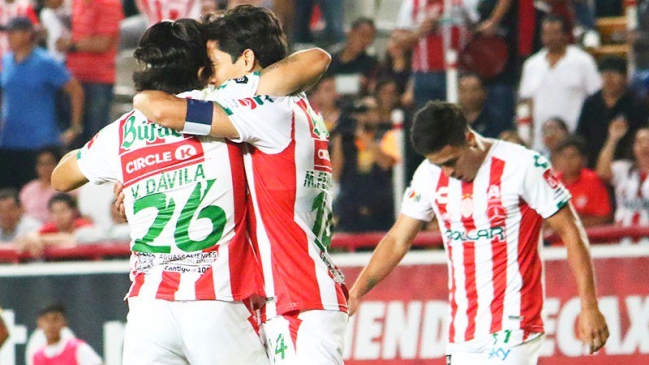 Necaxa le quitó el invicto al líder Cruz Azul con goles de Matías Fernández y Víctor Dávila