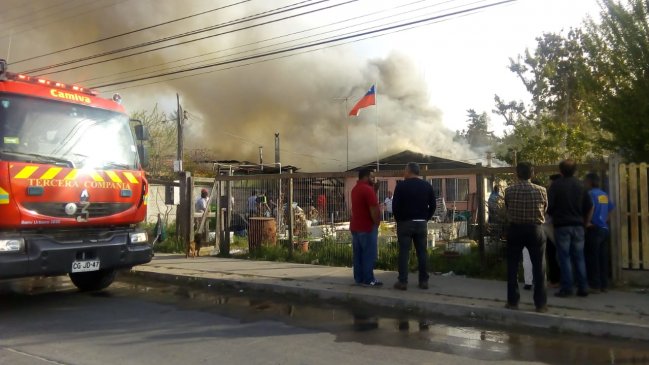 Dos viviendas resultaron afectadas tras incendio en Villa Alemana