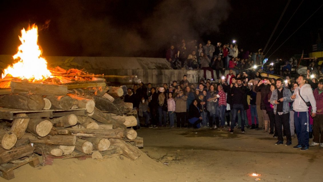 Cerca de ocho mil personas convocó la tradicional Fogata del Pescador en Valparaíso