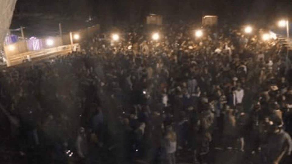 Turba de jóvenes dejó ocho lesionados en ramada de Pichilemu