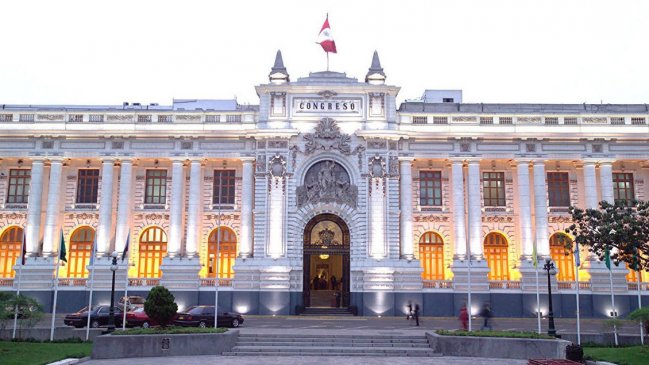¿Puede el presidente de Perú cerrar el Congreso?