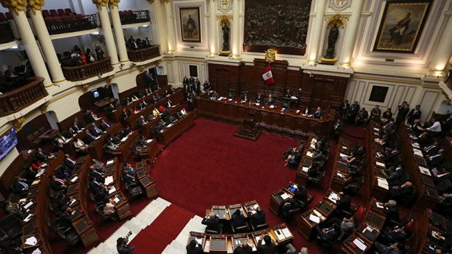 Perú: Congreso ofreció acuerdo al Gobierno tras advertencia de cierre del Parlamento