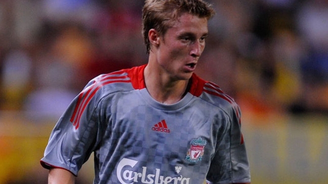 Ex jugador de Liverpool se retiró del fútbol por una extraña enfermedad