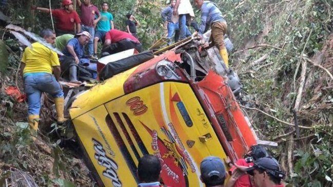 Autobús cayó a un barranco y dejó saldo de 12 muertos y 27 heridos