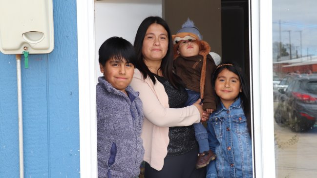 Región de Los Lagos: Familias de Fresia recibieron su casa propia tras una década de espera