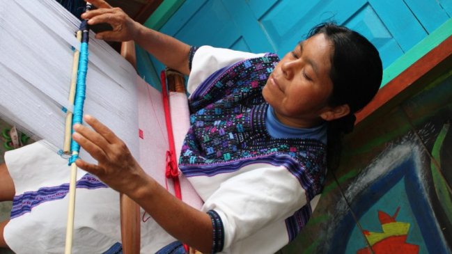 Artesanas indígenas de México acusan que Zara plagió sus bordados