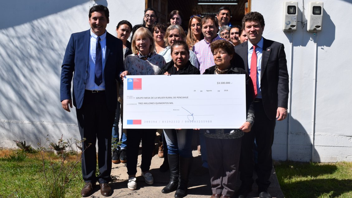 Maule: Mujeres artesanas obtienen apoyo económico para potenciar sus pymes