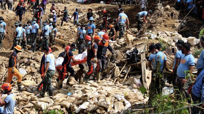 Filipinas: Al menos seis muertos en avalancha de tierra que sepultó a una veintena de casas