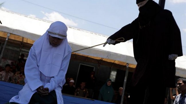Indonesia: Pareja recibió 24 azotes por verse a solas sin estar casados