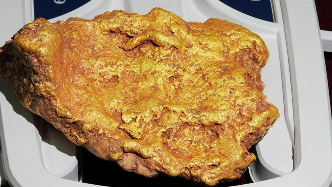 Un jubilado encontró una roca con más de dos kilos de oro