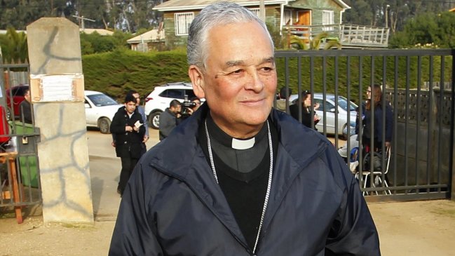 Ex obispo de Chillán no descarta acciones legales contra aquellos que lo han 