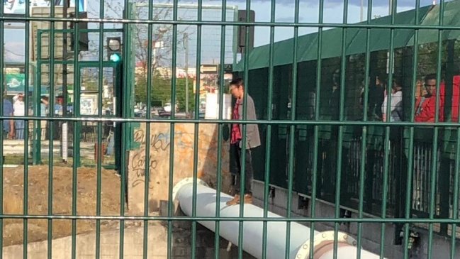 Peatones evitan suicidio de hombre que amenazó con lanzarse a la Ruta 5