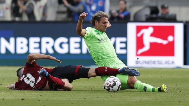 Miiko Albornoz salió expulsado en derrota de Hannover ante Nuremberg