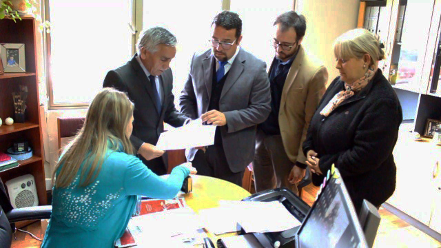 Concejales de Coronel solicitaron resguardo policial y denunciaron que el alcalde incitó a funcionarios para que los agredan