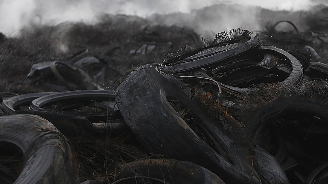 Desconocidos quemaron neumáticos en rechazo a visita de Piñera a La Araucanía