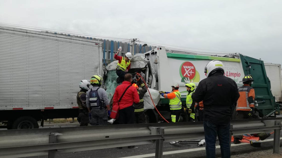 Colisión múltiple dejó una persona en riesgo vital en Santiago