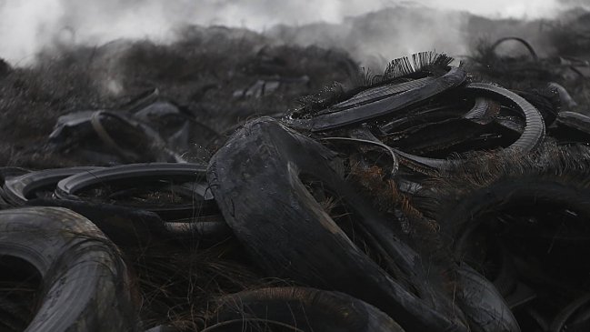 Desconocidos quemaron neumáticos en rechazo a visita de Piñera a La Araucanía