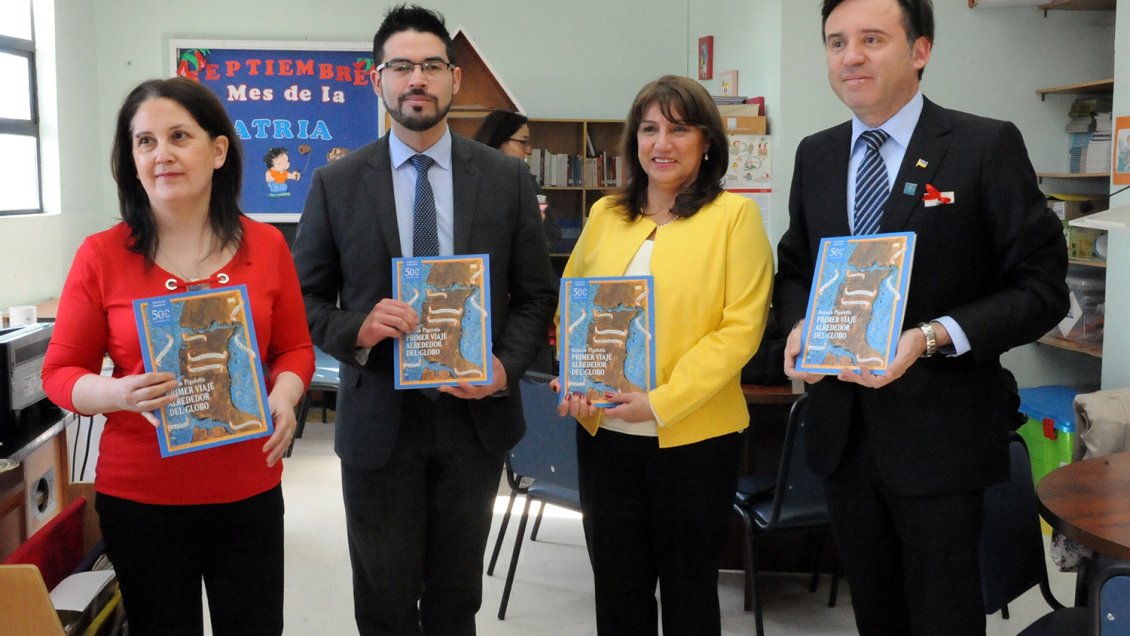 Punta Arenas: Escuelas reciben libro que celebra los 500 años del descubrimiento del Estrecho de Magallanes