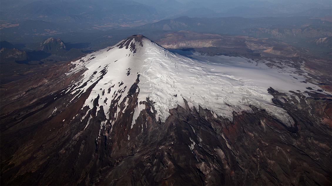 Sismo al interior del Volcán Villarrica mantiene en alerta a regiones de La Araucanía y Los Ríos