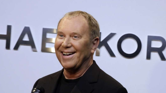 Michael Kors compró la emblemática marca Versace
