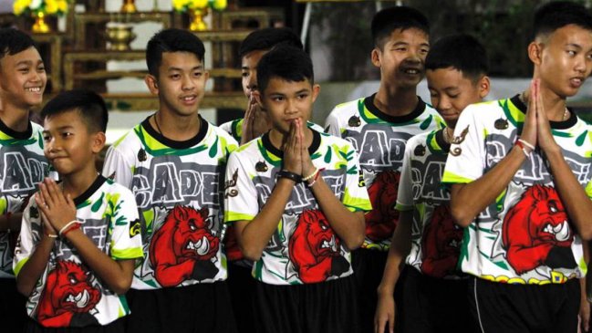 Los niños rescatados de la cueva de Tailandia viajarán a Argentina en octubre