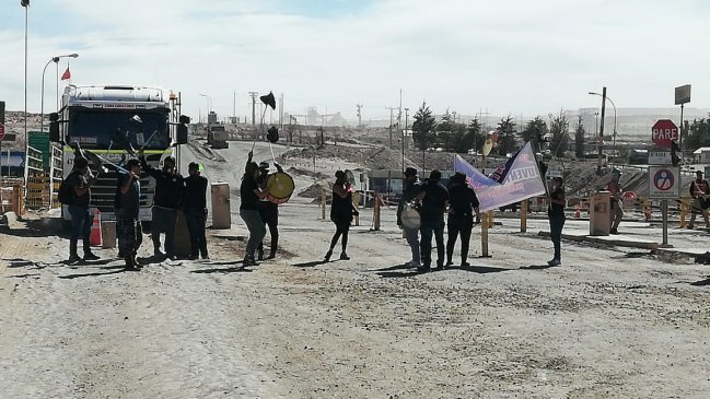 Manifestantes protestaron en contra de minera Cerro Colorado al interior de Tarapacá