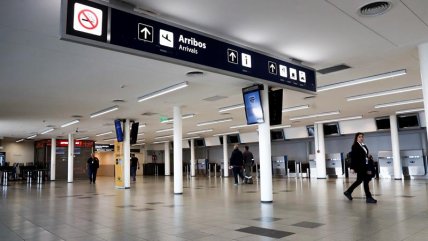   Aeropuertos vacíos y protestas callejeras marcan huelga nacional de Argentina 