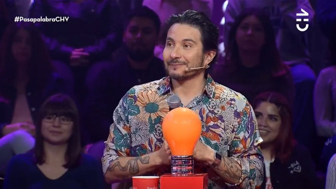 Felipe Avello recordó su época de cantante en 