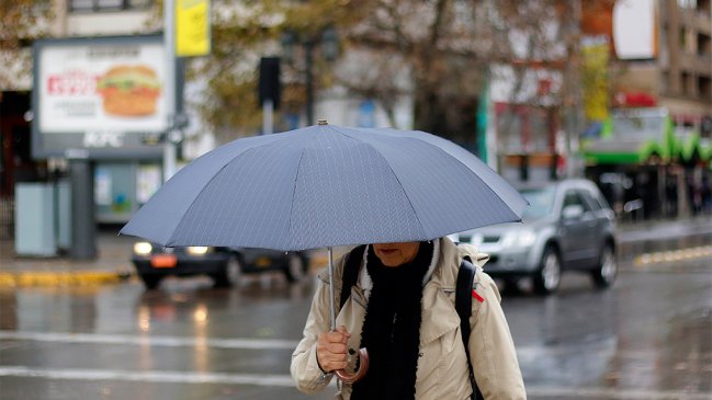 Vuelven las lluvias: Onemi decreta alerta para varias comunas de la Región Metropolitana